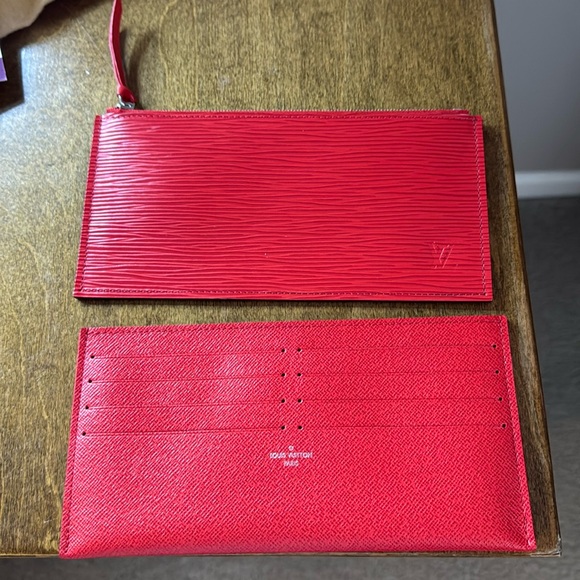 NWOT Louis Vuitton Epi Red Leather Felicia pouchette! Comes with dust bag! - Picture 12 of 15